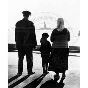  Immigrant Family Ellis Island Statue of Liberty 1930 16x20 