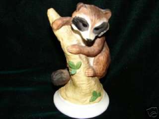 this is a beautiful andrea by sadek raccoon statue 2986 japan racoon