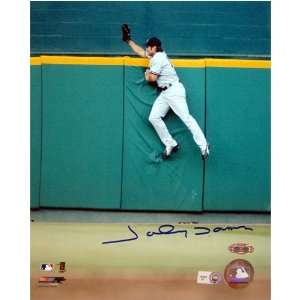   York Yankees Johnny Damon Autographed Away Catch Against Wall 16X20