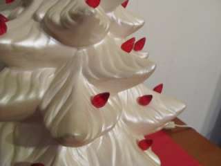 VTG Atlantic Mold Ceramic Christmas Tree Pearlized White Red Lights 