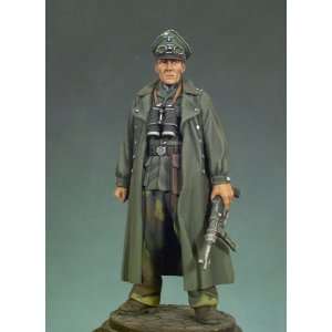  Waffen SS Officer (1943) (Unpainted Kit) Toys & Games