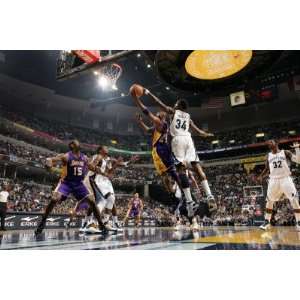  Angeles Lakers v Memphis Grizzlies Kobe Bryant and Hasheem Thabeet 