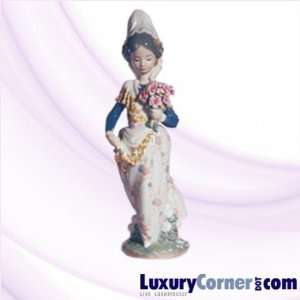  LLADRO VALENCIAN GIRL WITH FLOWERS 01001304