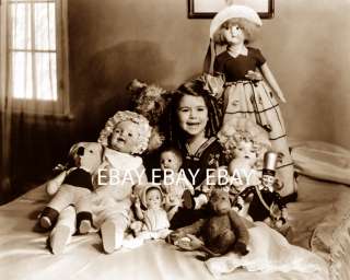 HAPPY LITTLE GIRL AND ALL HER VINTAGE DOLLS DOLL PHOTO  