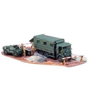  1/76 Montys Caravan w/Scout Car Diorama Toys & Games