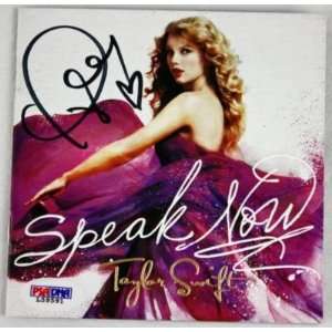 Taylor Swift Signed Authentic Speak Now Cd Booklet Psa   Sports 
