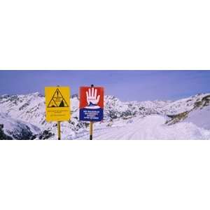  Avalanche Warning Signs on a Ski Slope, Rendl, St. Anton 