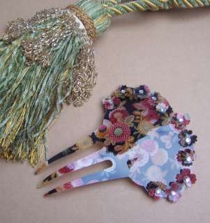 SPANISH MANTILLA STYLE VINTAGE HAIR COMB IN A PRETTY FLORAL PATTERN