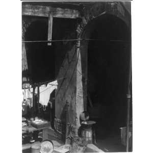  Pointed arches,Laundry hanging in courtyard,2 arches,New 