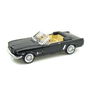  1965 Ford Mustang Convertible 1/24   Black Toys & Games