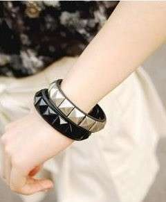 New fashion womens punk rivet buckle leather Bracelet silver/black 