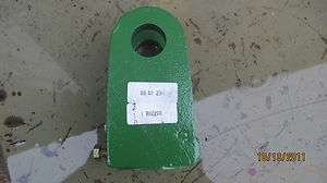JOHN DEEERE HYDRAULIC CYLINDER END CLEVIS R82290 DR  