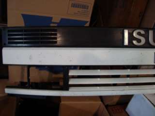 ISUZU FTR GRILL 94 AND OLDER MODELS * GRILL IS IN GOOD CONDITION   NO 