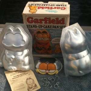  Garfield The Cat VINTAGE STAND UP CAKE PAN SET BY WILTON 