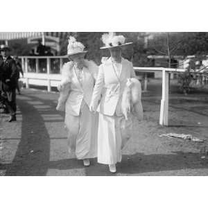  1916 photo FOSTER, MRS. JOHN W., AT HORSE SHOW, L., WITH 