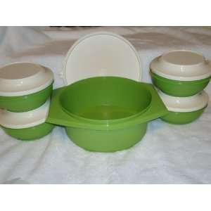   Keeper and Topping Set with 4 Bowls in Lettuce Green